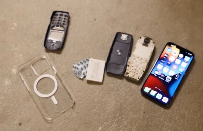 [视频]iPhone 13 Pro终极跌落测试：和Nokia 3310从20层楼梯摔下 - 3