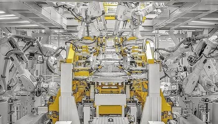 实探吉利百亿投资下的西安工厂：696台机器人来造车，年产能36万辆 - 3