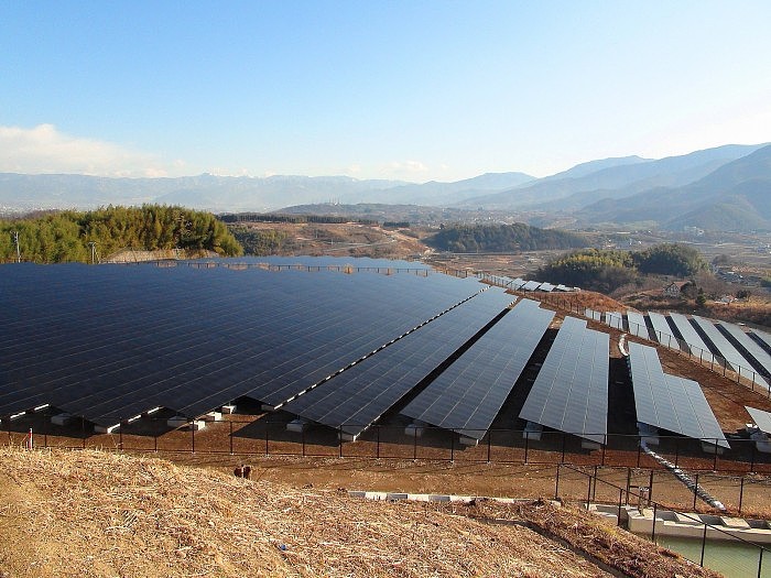 Mount_Komekura_Photovoltaic_power_plant_Jan2012.JPG