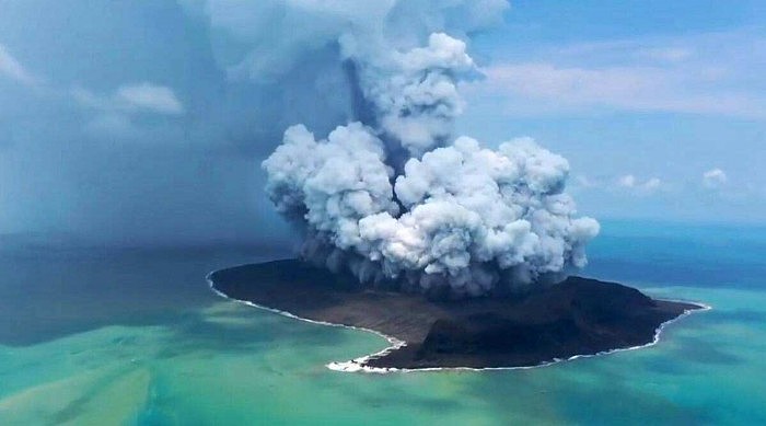 汤加火山喷发引发海啸已致6死：冲击波遍布全球 - 1