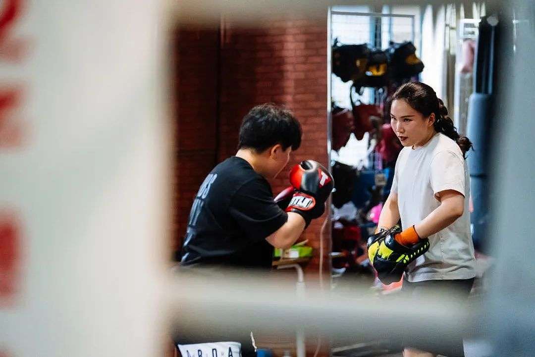 探访上海第一家女子拳击馆：全是性感姐姐，男性免入 - 4