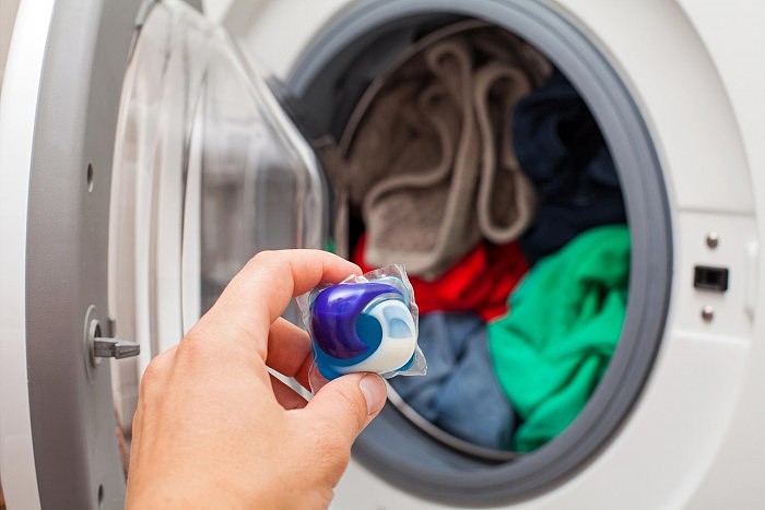 研究发现洗衣机和洗碗机凝珠塑料涂层需要特定条件才能生物降解 - 1