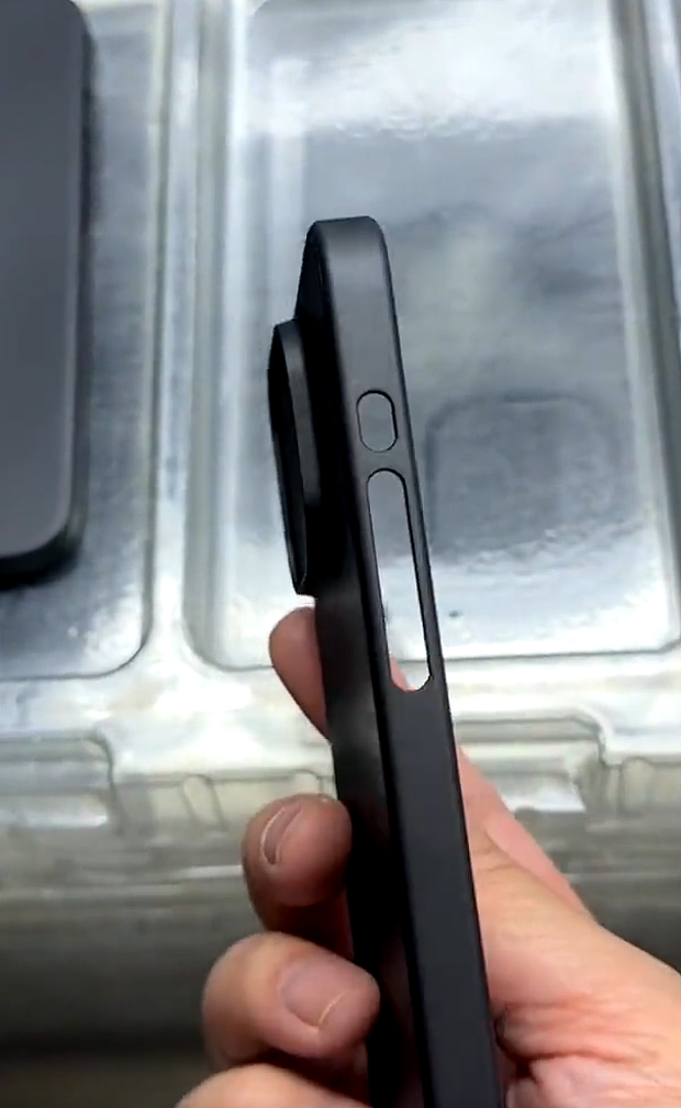苹果 iPhone 15 Pro Max 手机保护壳曝光，传承 16 年静音键首次被取代 - 2