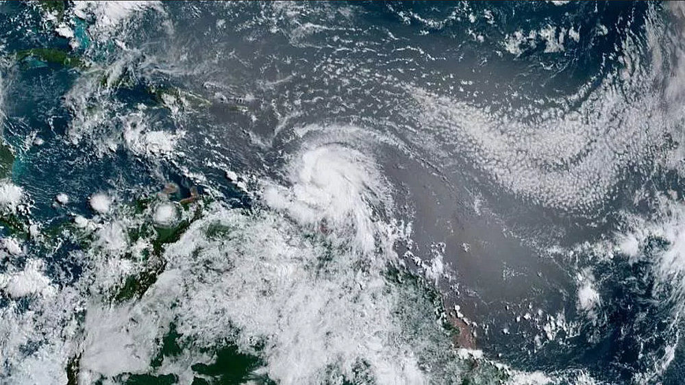 从太空视角看热带风暴“艾尔莎”如何搅动大西洋 - 1