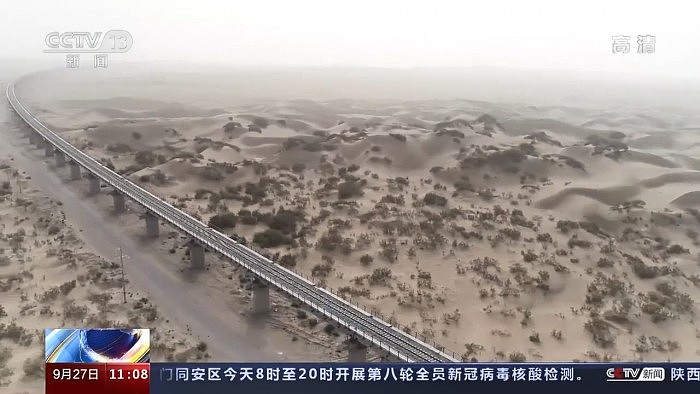 中国最大塔克拉玛干沙漠建起环形的和若铁路 - 9