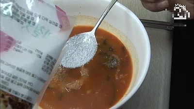 韩国男子沉迷于吃“味精”，38年吃掉2774kg！他会变傻、得癌吗？ - 3