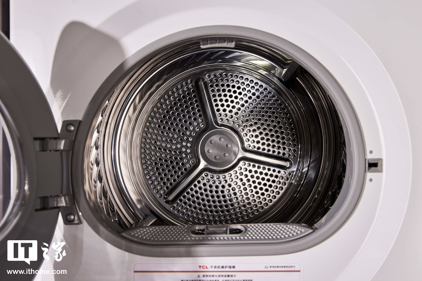 【IT之家评测室】TCL 双子舱洗烘护集成机 T10 体验：比洗烘套装更“友好”，比洗烘一体机更“实用” - 16