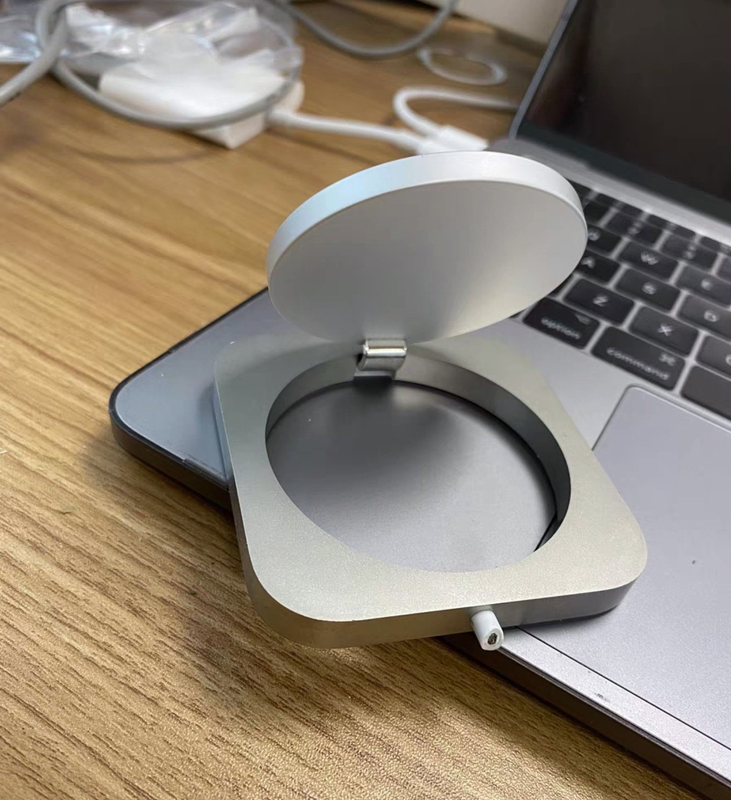 苹果尚未发布的 Apple Magic Charger 充电配件曝光 - 4