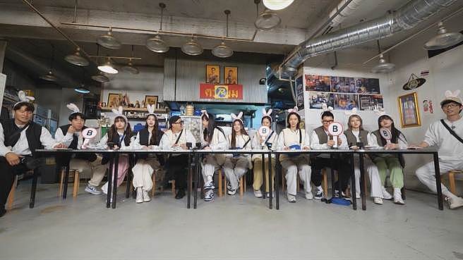 韓國女團IVE上《Running Man》與主持群競賽。（中視、中天綜合台提供）