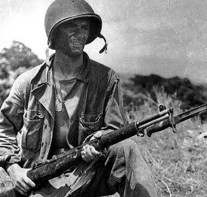 二战美军士兵的火力之源：揭秘他们的枪械配备 - 1