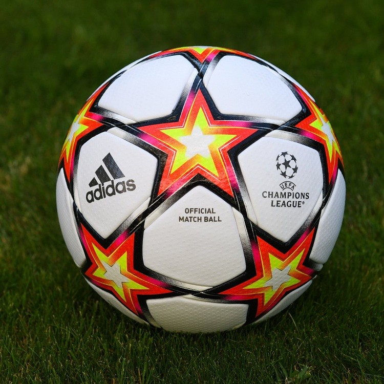 欧冠官方公布新赛季用球，星形图案如烈焰般燃烧 - 1
