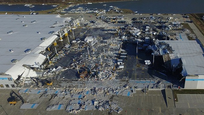 遇难工人家属称在龙卷风中倒塌的亚马逊仓库存在建筑缺陷 - 1