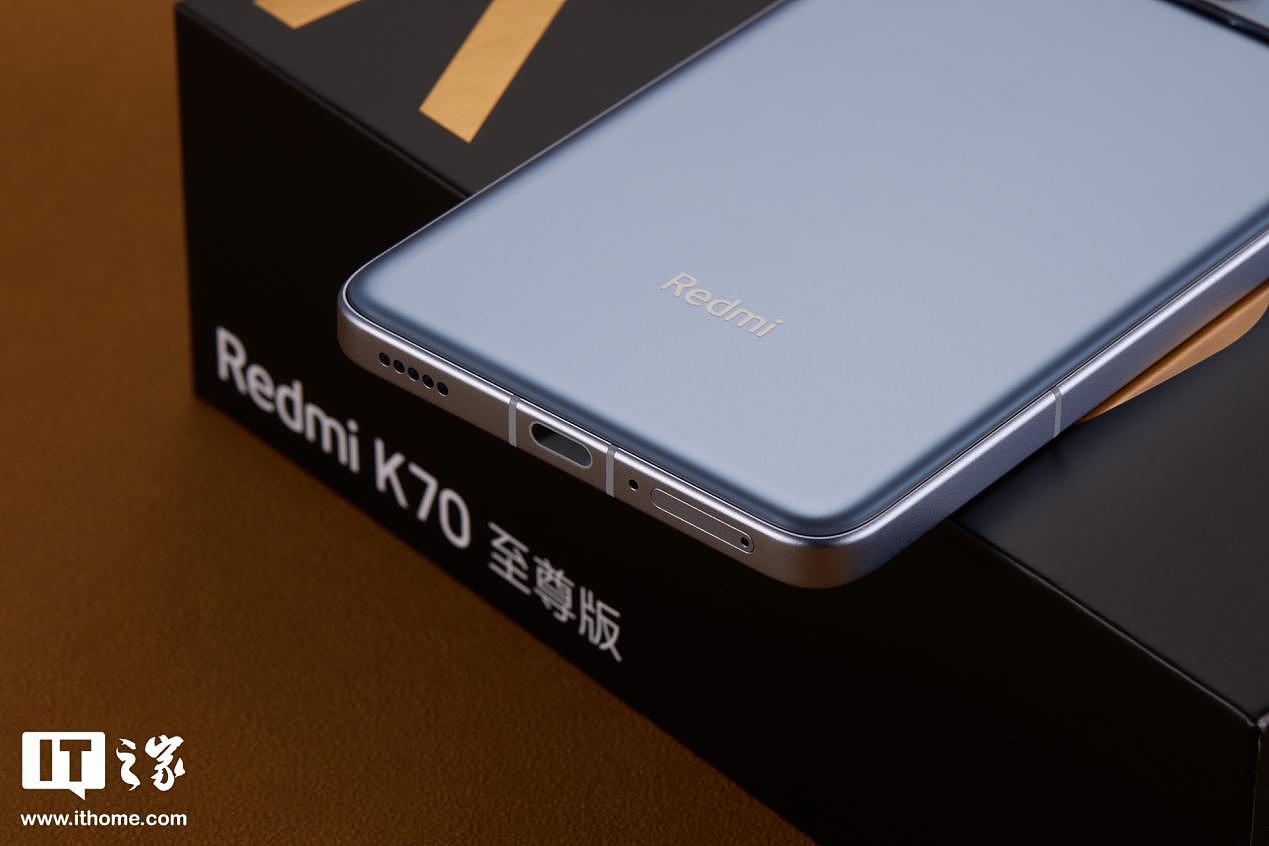 【IT之家开箱】Redmi K70 至尊版手机图赏：延续无界美学，冰璃蓝梦幻简洁 - 9