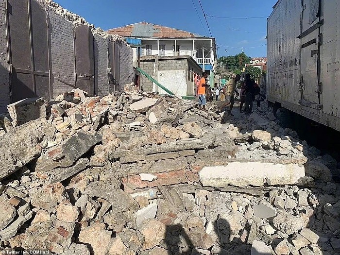 海地7.3级强震已经导致724人死亡 - 2
