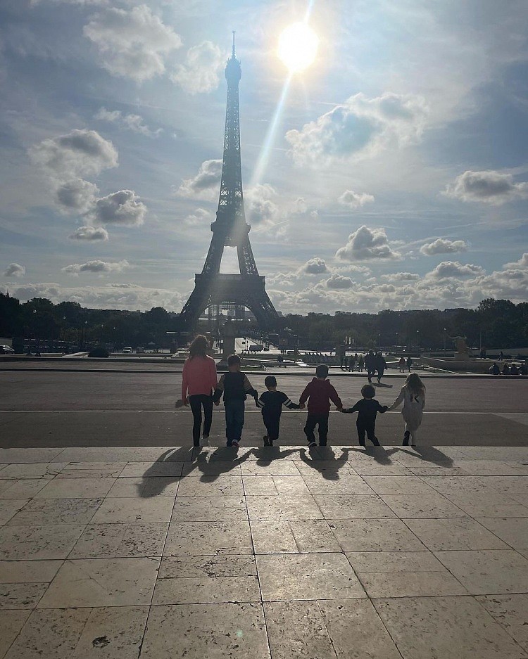 和孩子在一起的幸福时光❤️安东内拉晒陪孩子在巴黎游玩的照片 - 7