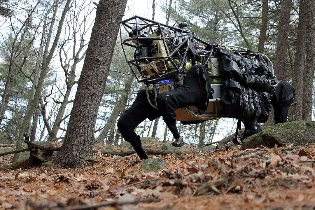 小鹏正式进军智能机器人领域，「机器马」会是「最后一公里」的完美方案吗？ - 1