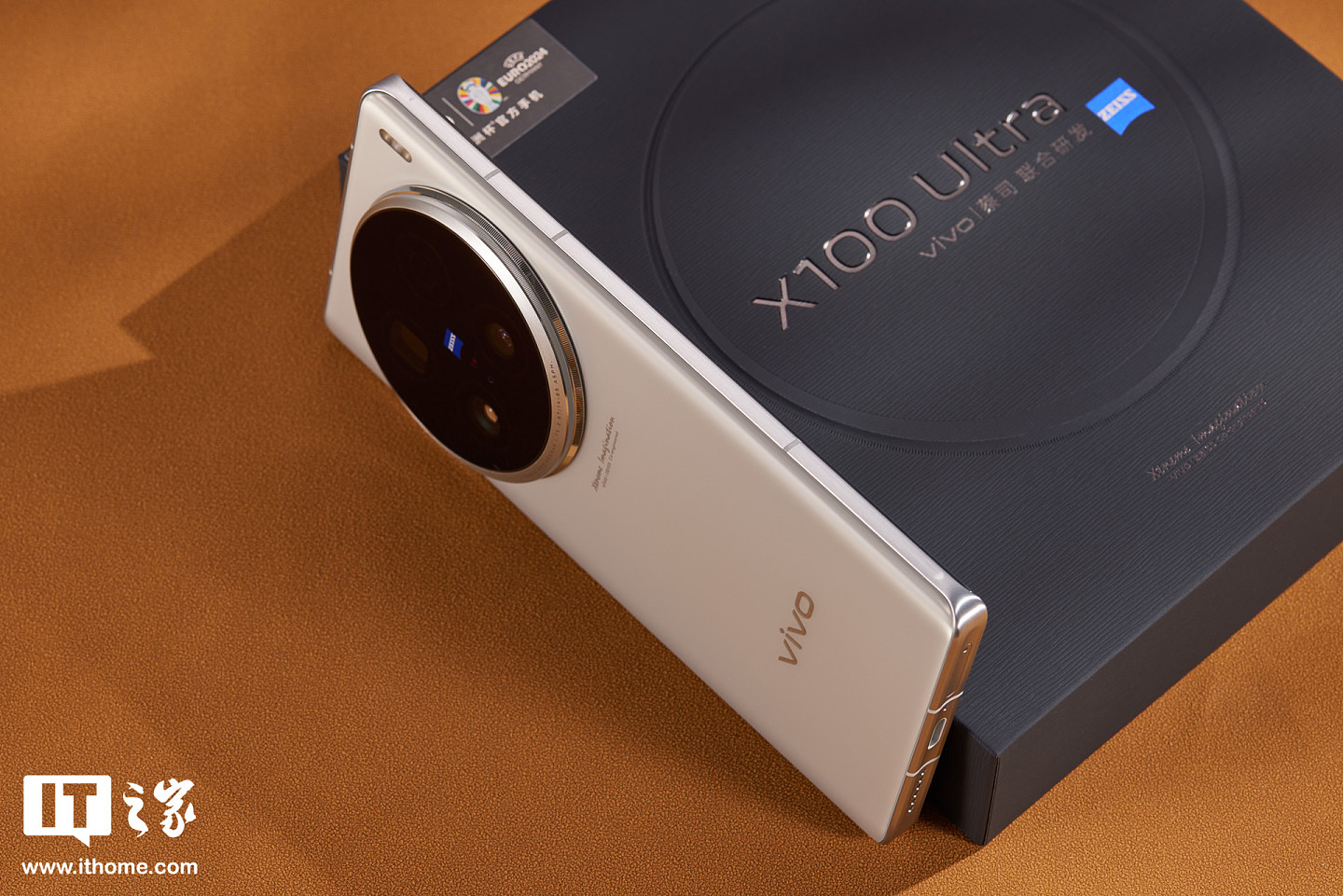 【IT之家开箱】vivo X100 Ultra「钛色」图赏：蓝厂第一款 Ultra，号称能打电话的“相机” - 12