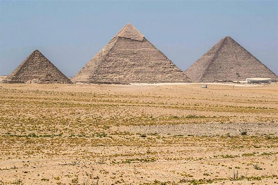 埃及宣布拆除太阳船博物馆旧址 胡夫金字塔全貌数十年来首次亮相 - 1