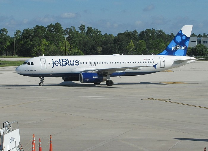 1599px-JetBlue_A320_at_Orlando.jpeg