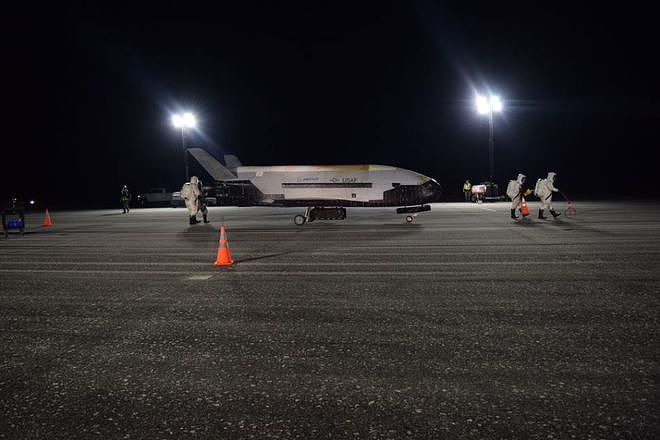 揭秘X-37B空天飞机：像小型航天飞机 能连续飞行两年多 - 2