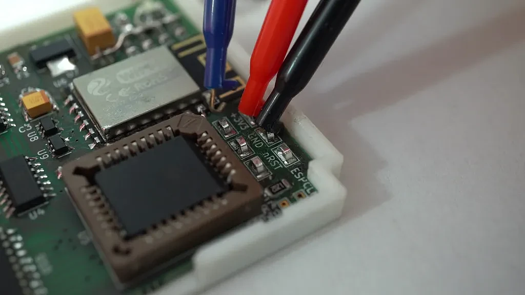 [视频]利用卡带和ESP8266微控制器 达人赋予了Game Boy上网的能力 - 10