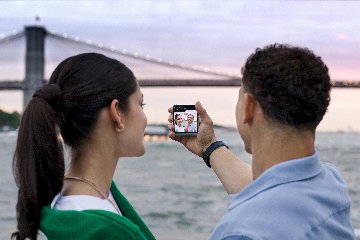 三星 Galaxy Z Flip5 翻盖折叠手机发布：骁龙 8 Gen 2、外屏巨大，售 1050 英镑起 - 7