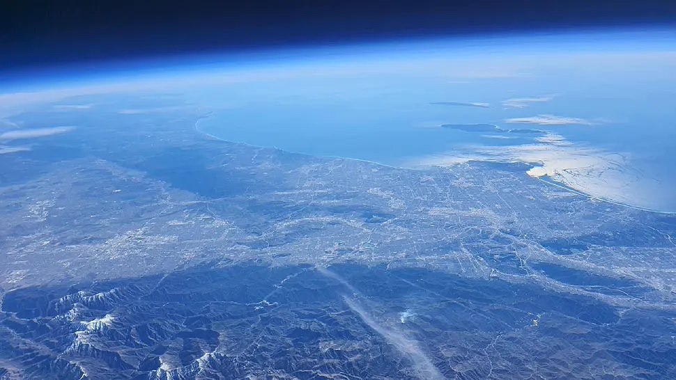 三星将 Galaxy S24 Ultra 手机送到 3 万米高空，拍出地球绝美照片 - 3