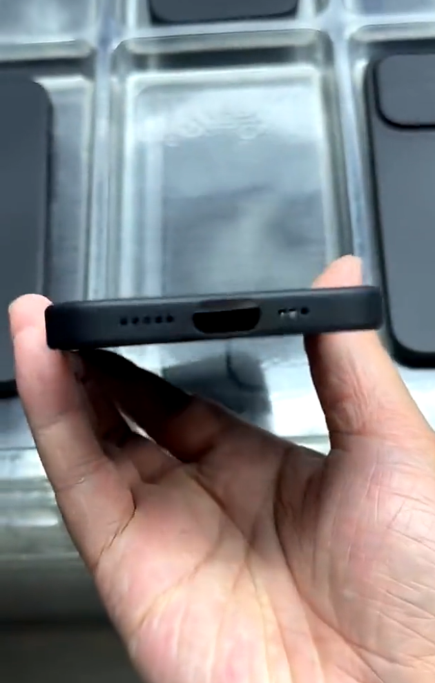 苹果 iPhone 15 Pro Max 手机保护壳曝光，传承 16 年静音键首次被取代 - 3