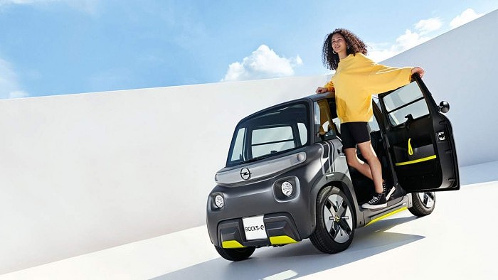 欧宝发布微型Rocks-e电动汽车 一次充电行驶75公里 - 1