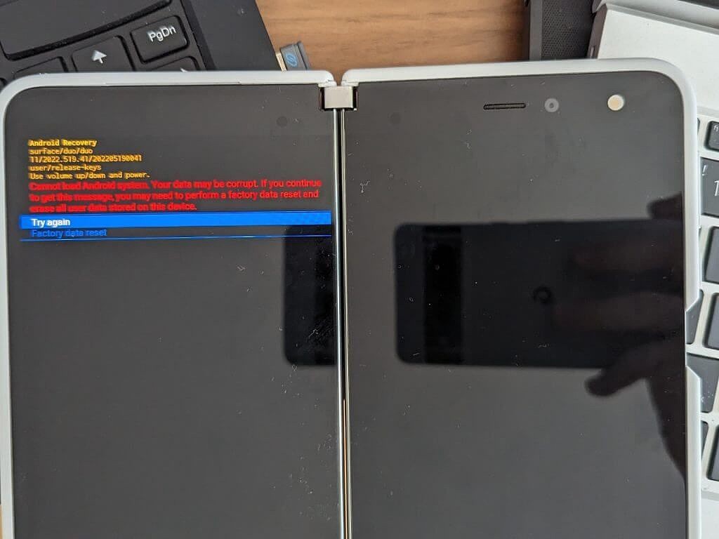 微软 Surface Duo 升级安卓 12L 后变砖，循环进入恢复出厂设置界面 - 1