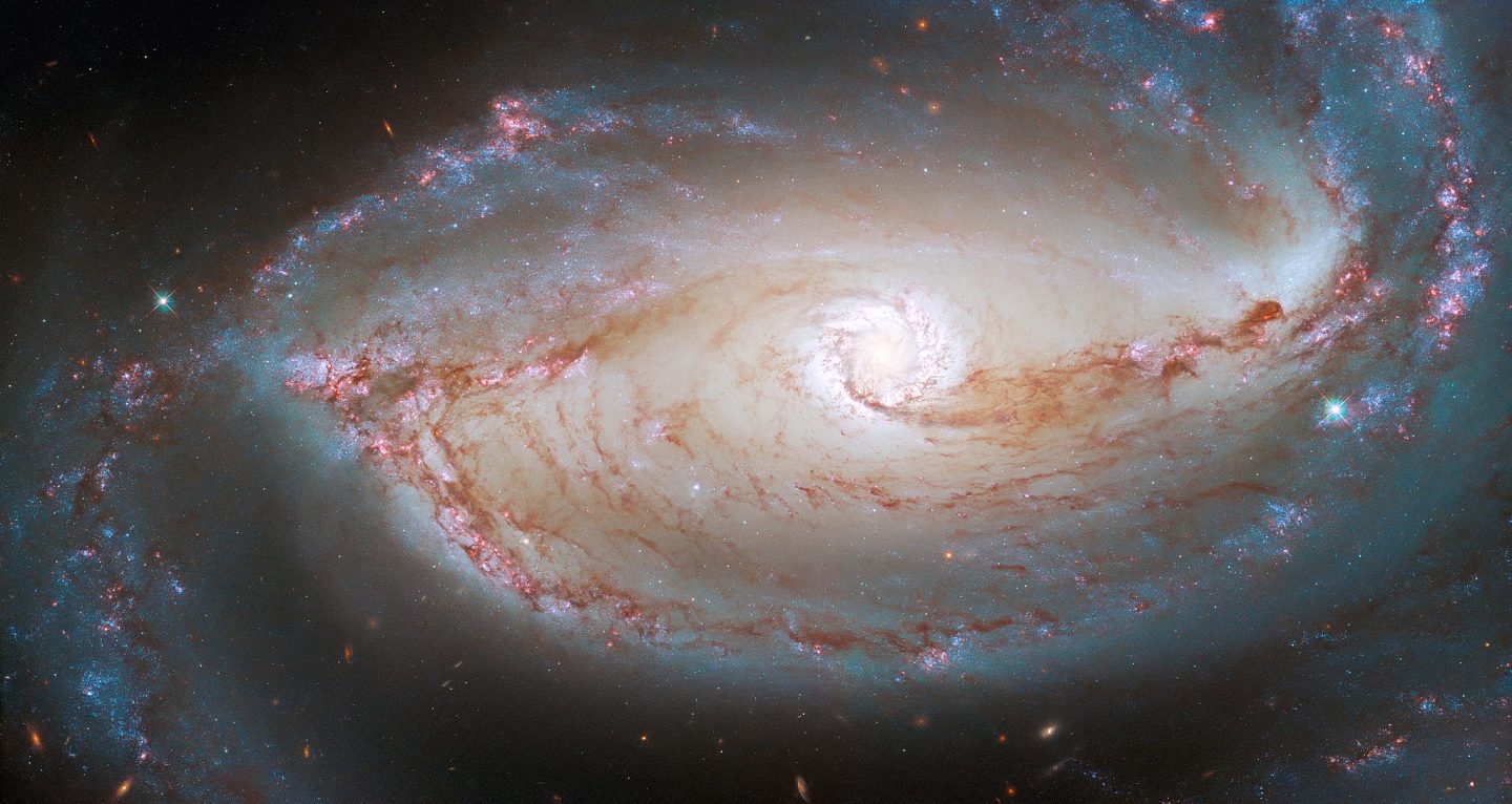 NGC 1097：哈勃揭示了银河系结构的复杂细节 - 1