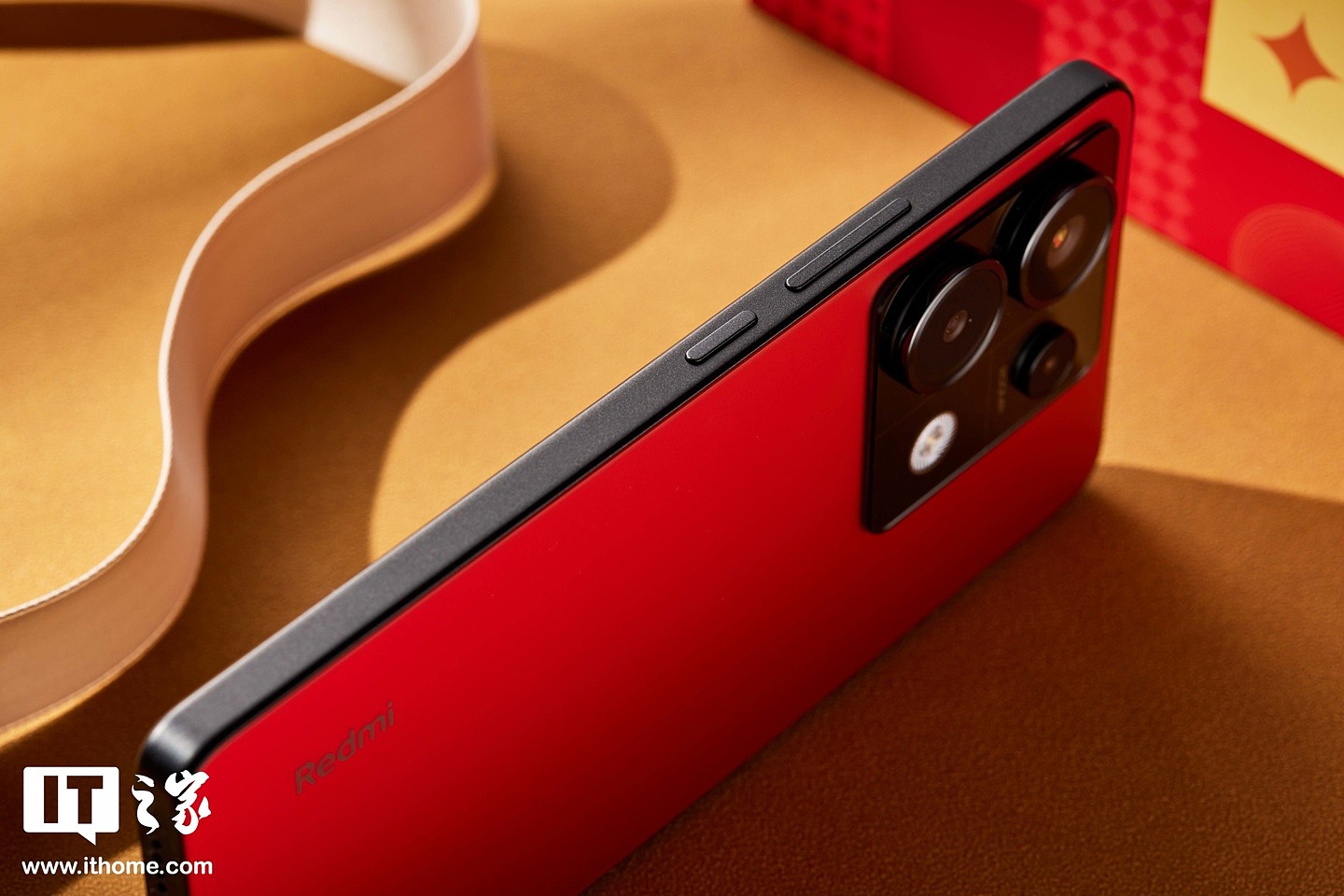 【IT之家开箱】Redmi Note 13 Pro 新春版图赏：好运红，迎龙年红运 - 10