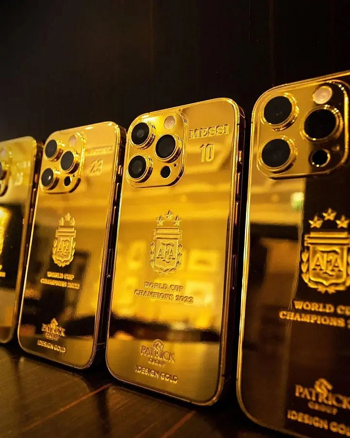 梅西为庆祝阿根廷队夺冠，花 20 万美元定制 35 台 24K 黄金 iPhone 14 Pro 手机送给队友 - 4