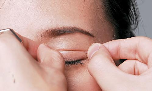​眼睑松弛下垂的原因 改善眼皮松弛的按摩小方法 - 2