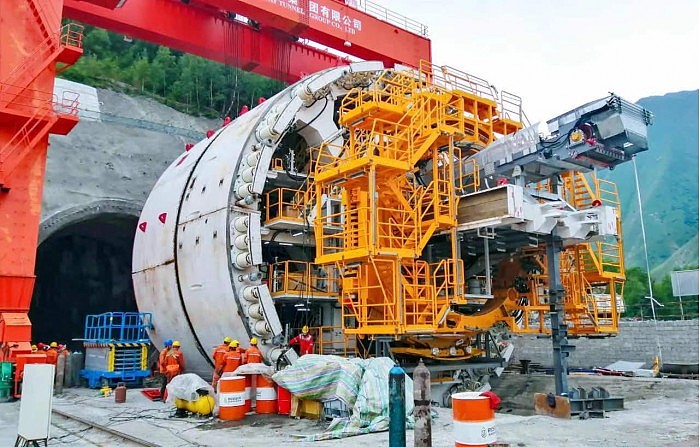 中国制造的全球最大直径全断面硬岩掘进机在格鲁吉亚投入使用 - 1