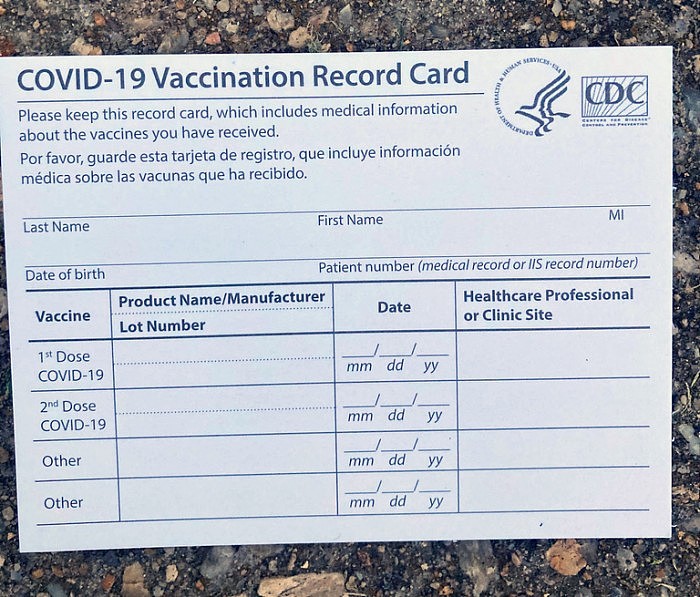 拜登签署“强制接种新冠疫苗”行政令后 假疫苗接种卡的黑市售价翻倍 - 1