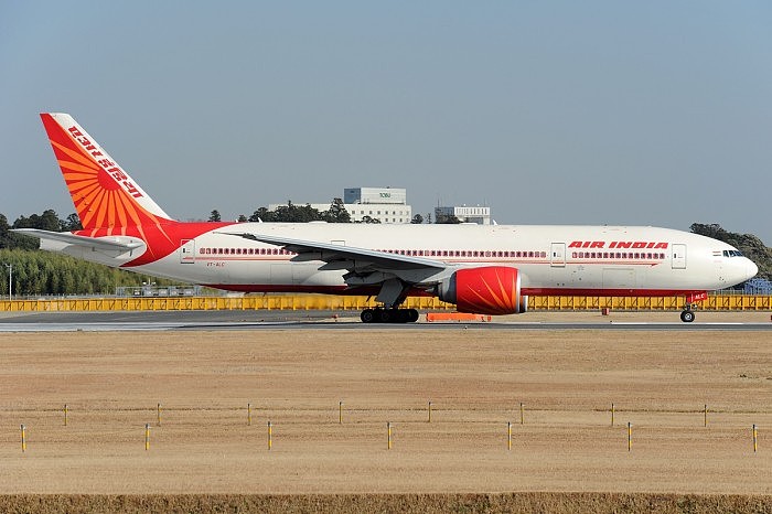 Boeing_777-237-LR,_Air_India_AN2221377.jpg
