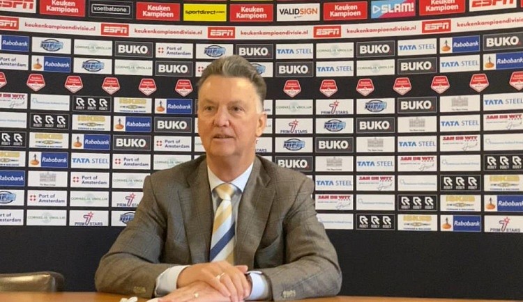 官方：范加尔将会担任下赛季荷乙特尔斯达一场比赛的主帅 - 1