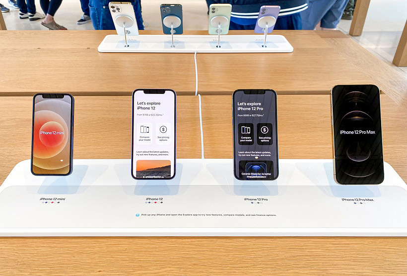 无线更简洁：苹果在 Apple Store 采用 MagSafe 展示架，悬空展示 iPhone 12 - 2