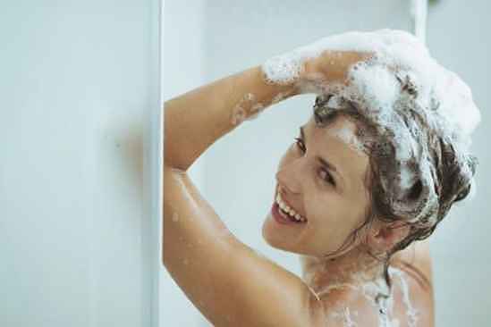 冷水洗头会不会掉发 冷水洗头掉头发的原因 - 1