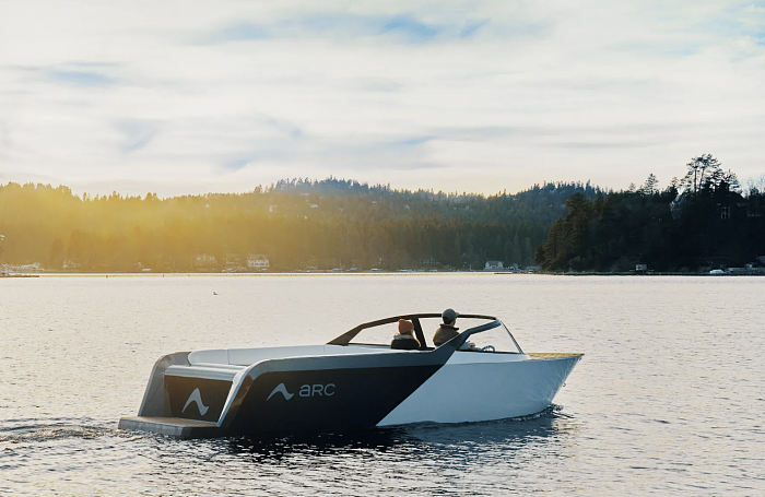 电动船初创公司Arc今年夏天向客户交付Arc One电动游艇 - 1