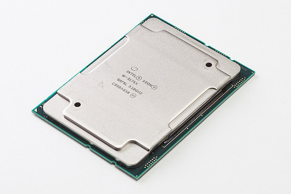 英特尔决定停产至强 Xeon W-3175X 可超频处理器 - 1