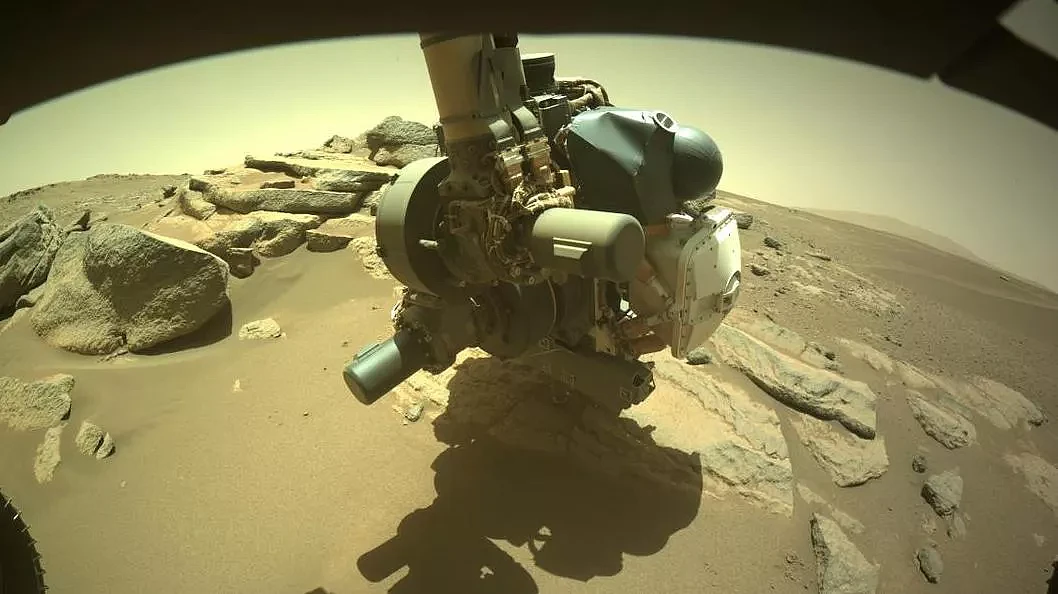 一个分层岩石被NASA视为潜在的火星岩石样本采样点 - 4