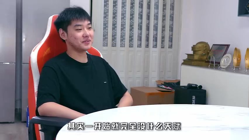 OMG上单Hery：第一年还卡在白金二 第二年就打上职业了~ - 1