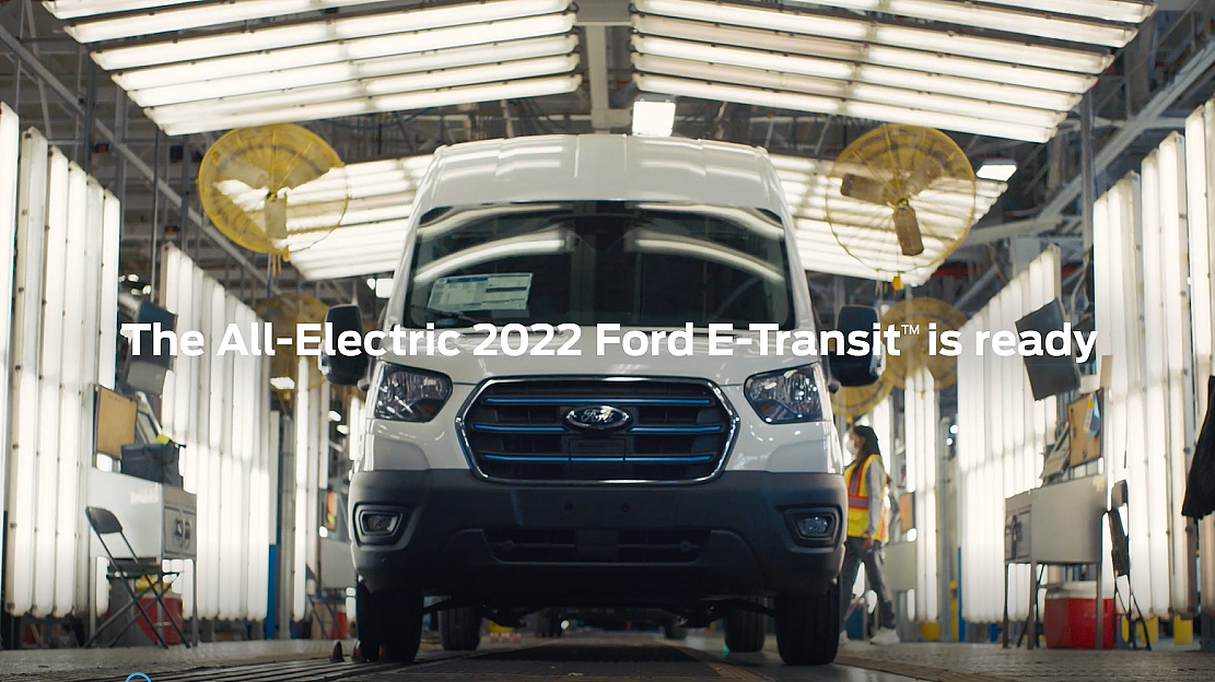 福特开始向客户交付首批E-Transit电动货运车 - 1