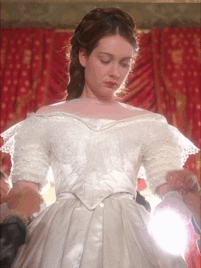 3版《茜茜公主》婚纱造型盘点：时间越久远的，服化道反而越用心 - 7