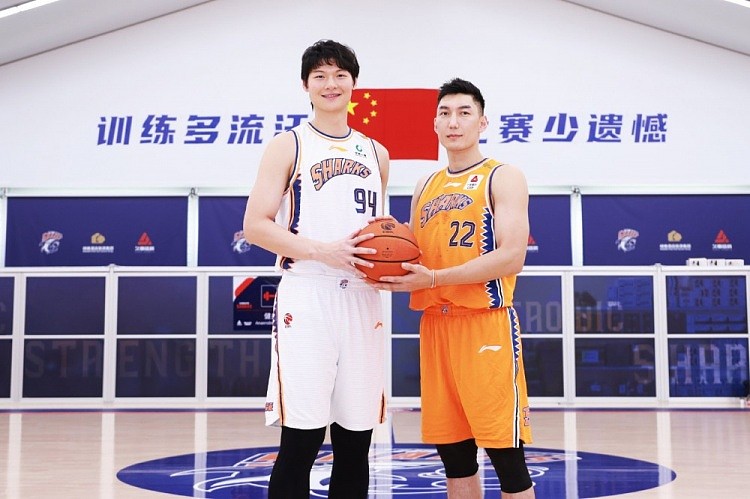 上海男篮官方：王哲林担任球队队长 可兰白克为副队长 - 1