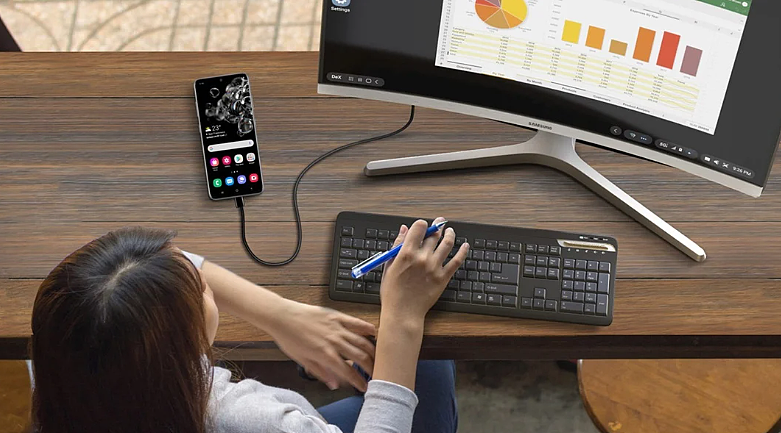 消息称 Galaxy Z Flip5 将是支持 DeX 的最小三星手机，连接显示器秒变 PC 模式 - 1