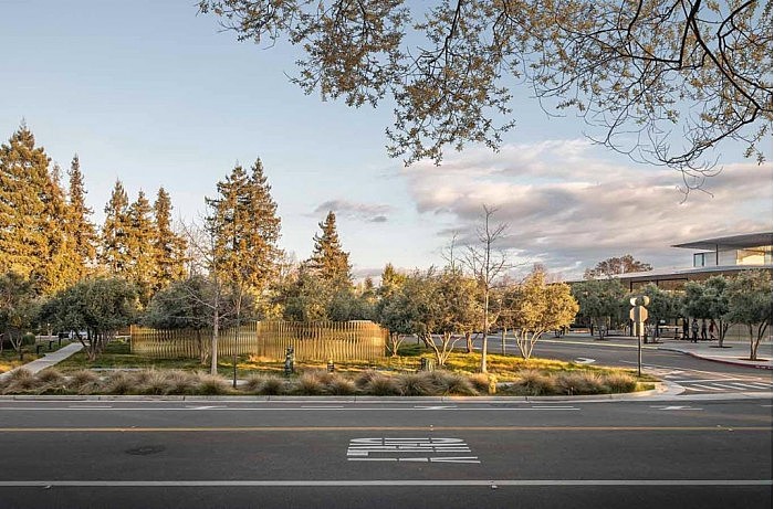 Apple Park将设“海市蜃楼”艺术品：400多根玻璃圆柱组成 - 5