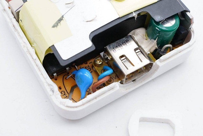 拆解报告：Apple苹果iPod火线12V充电器A1070 - 14